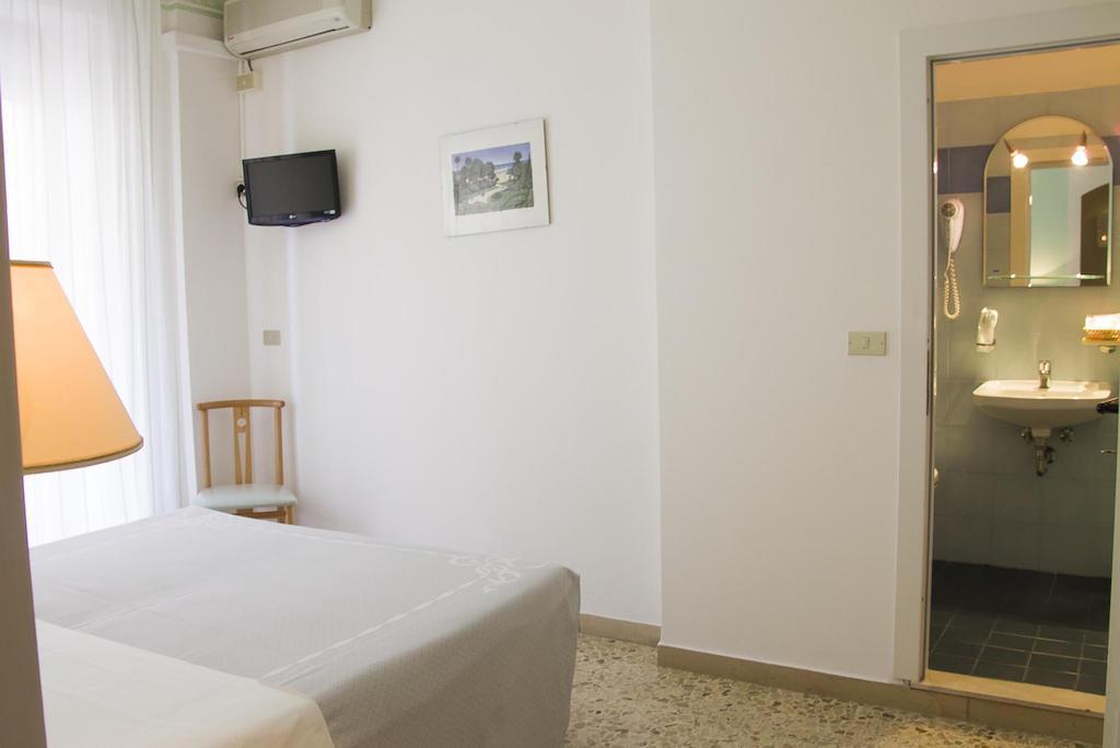 Hotel Madison San Benedetto del Tronto Exterior photo